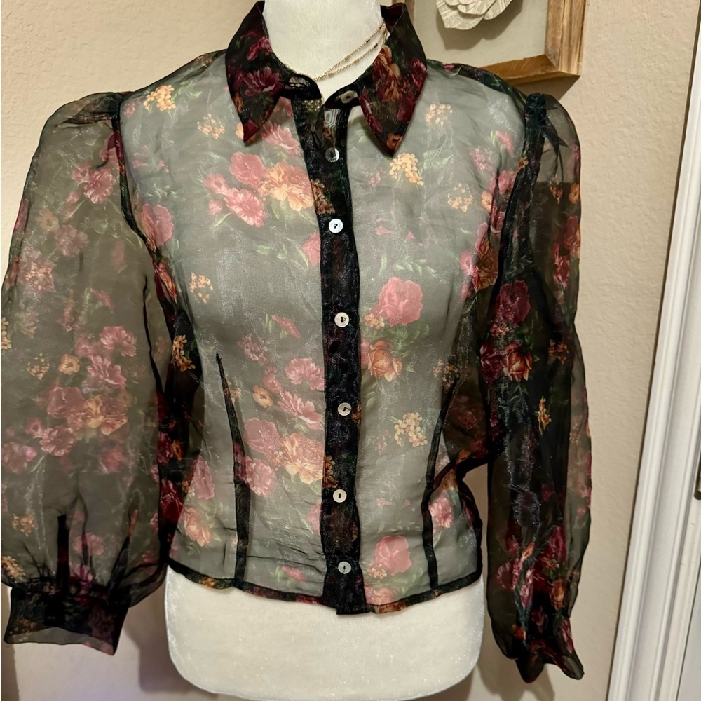 Forever 21 Sheer Floral long Sleeve Blouse Size Medium Gently Used